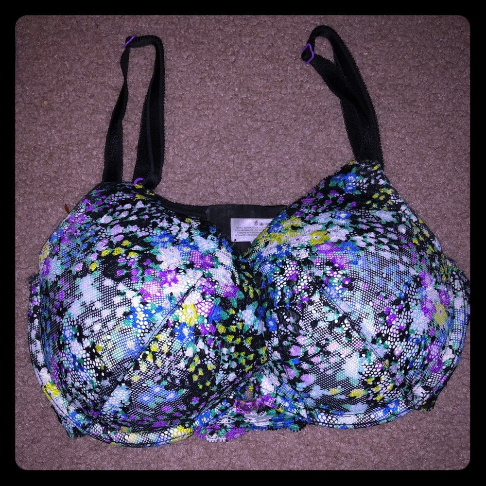 34 D Victoria Secret bra